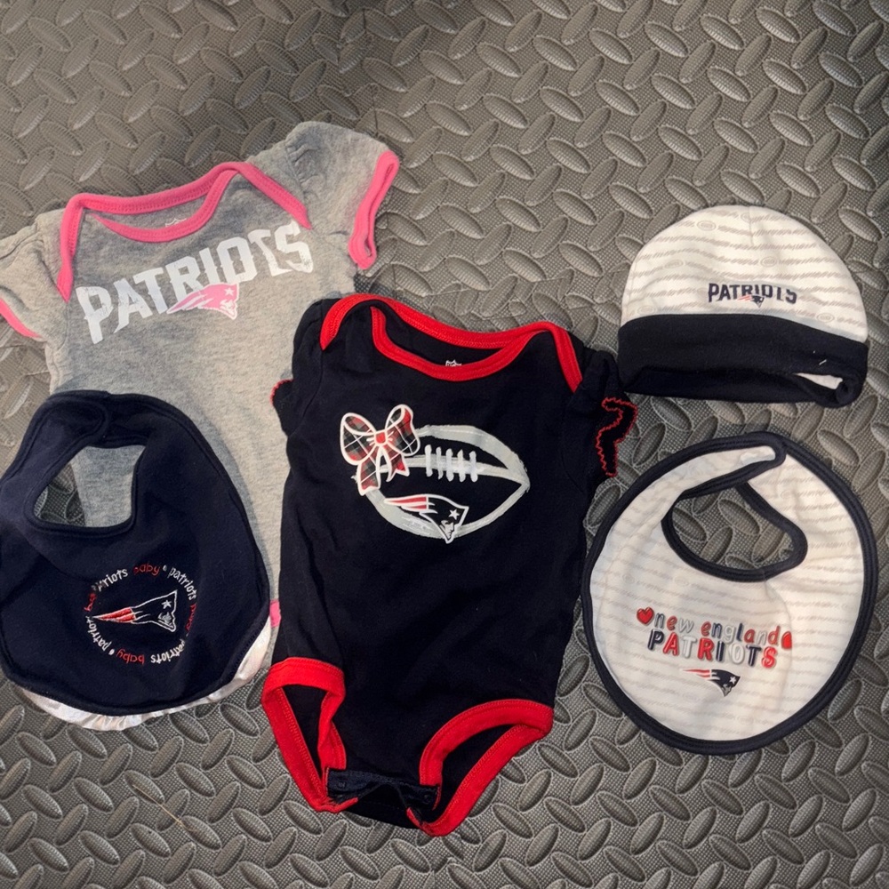 Bundle of New England Patriots onesies, bibs, hat 0-3m & 3-6m